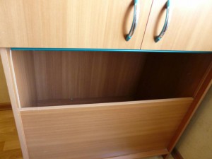 Отдам даром маленькую тумбочку, шкаф и комод. - P1110515.JPG