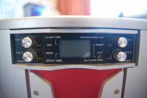 Панель управления вентиляторами. Подключаются 4 вентилятора. Управление раздельное.