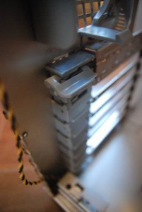 "Безотверточная технология". Вставил плату и повернул защелку.