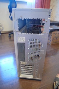 В корпусе нет блока питания :(