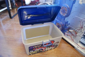 В "нагрузку" к прекрасному корпусу отдаю пустую коробку от блока питания :)<br />Пригодиться хранить что-нибудь нужное и хрупкое.