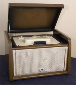 Приму в дар или куплю недорого старые радиолу магнитофон проигрыватель телевизор в коллекцию - dnepr10.jpg