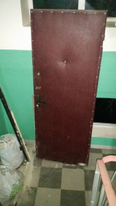 отдам железную входную дверь с коробкой. г долгопрудный - 2015-09-16 22-17-30.JPG