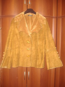 по плечам 44 рукав 62 по подмышкам 48 длина 64