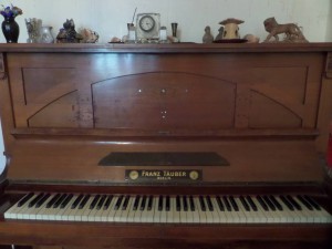 немецкое пианино Franz Täuber 1874 г - SAM_6381.JPG