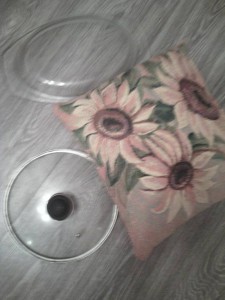 подушка и крышка от сковородки отдано  - IMG_20150914_200513.jpg