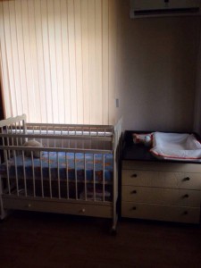 Детская кроватка с матрасом и мягкими бортиками - image.jpg