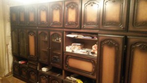 Отдам даром стенку, диван, газовую плиту, письменый стол, кухонный стол, шкафчик над раковиной - стенка2.jpg