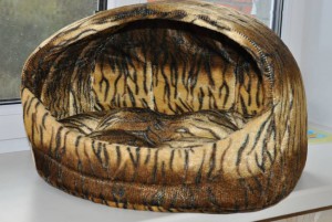 Отдам домик для кошки или маленькой собачки - DSC_0055.JPG