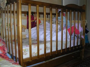 Отдам кроватку  - DSCN3151.JPG