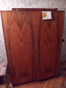 Шкаф 2, внутри штанга