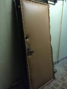 Отдам две входные двери - image.jpeg