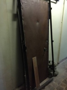 Отдам две входные двери - image.jpeg