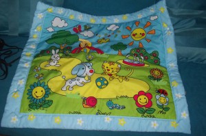 Отдано Погремушки, развивающий коврик - 100_3826.JPG