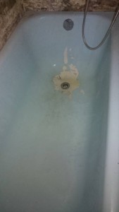 Немного облупилась краска