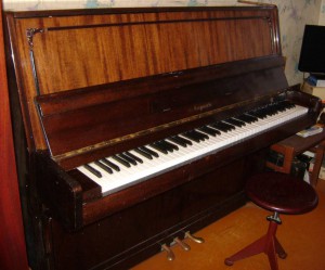 Пианино Лирика отдаю - DSC04261.JPG