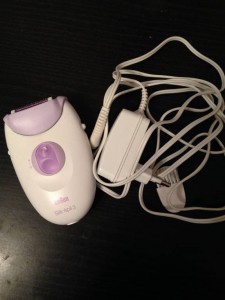 К депилятору есть белый мешочек