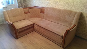 Отдаем угловой диван средней степени поношенности. Раскладной, со столиком. - IMAG4445.jpg