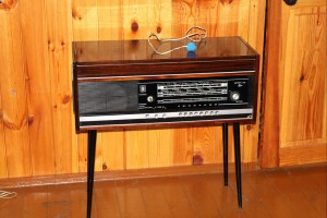 приму в дар телевизор старый на ножках или радиолу можно только корпус - original.jpg