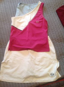 теннисный костюм, фирменный ,на 46 размер