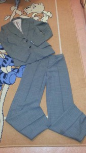 костюм 42-й, не на маленькую, 150р.