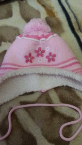 много шапочек на все сезоны на 1-2 г.по 50р..