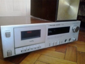 Отдам даром средне-старинные магнитофон и колонку - 20160530_145421[1].jpg