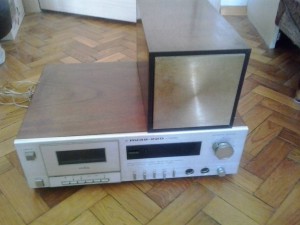 Отдам даром средне-старинные магнитофон и колонку - 20160530_145409[1].jpg