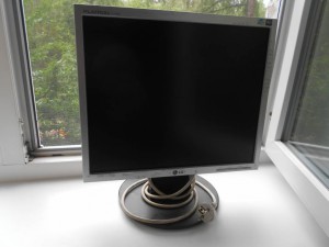 ЖК мониторы 17 500р. - DSCN0982.JPG