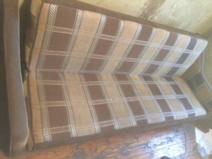 Отдам диван и кресло - IMG_0302.JPG