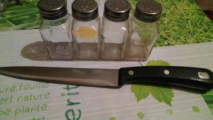 Отдам 4 банки Икеа под специи и нож - 14724146357142129103101.jpg