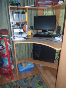 Стол прямой с надстройкой и угловой стол и стул. - SAM_0008.JPG