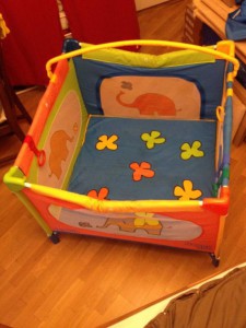 Отдам детский манеж Capella ОТДАНО - eWM_0RKnKCM.jpg