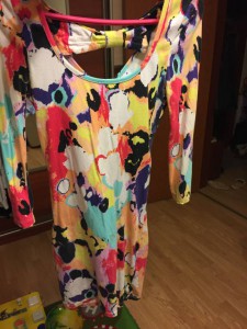 Короткое обтягивающее платье/туника. Могу белые Легинсы передать к ним