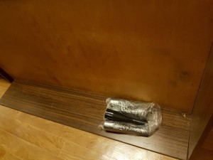 кушетка (каркас кровати) и ножки к ней, вполне крепко стоит на ногах :)