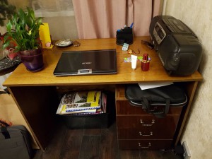 кушетка и рабочий школьный стол с тумбой - 20170103_200329.jpg