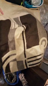 Плед большой, сложен вчетверо