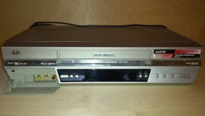 Забран - Отдам Видеомагнитофон JVC. - DSC_0003.jpg