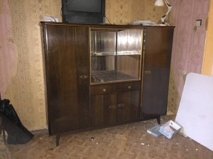 2 шкафа . Очень приличные и все целое.