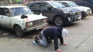 На метр отошёл от Белого коня,можно и нужду справить...