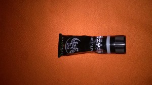 ОТДАМ контейнер-банку, крем для обуви и диск Рейки - WP_20170419_001.jpg