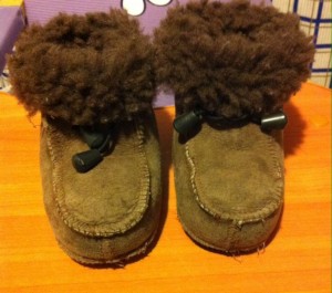 Отдам комбинезон зимний и меховые пинетки - image.jpg