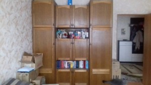 Часть стенки.2 шкафа для одежды+шкаф-бар  ( по середине )