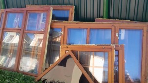 Отдам за символическую плату деревянные окна (стеклопакеты), сайдинг Б/У, самовывоз.