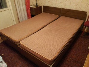 отдам даром 2 кровати, тумбу, шкаф и часть стенки - IMG_20170713_090742.jpg