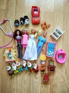 отдам игрушки для девочки - QYJ7zFlVmgs.jpg
