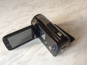 Отдам даром видеокамеру Toshiba Camileo X100 в нерабочем состоянии на запчасти для починки  - IMG_2008.jpg