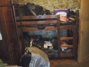 Отдам даром 2 шкафа и двухуровневую кровать для детей - 20171121_103617.jpg