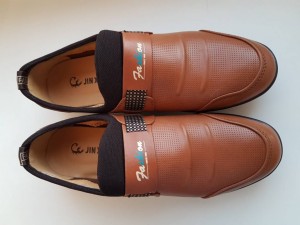 Отдам даром мужскую обувь ботинки 41 размер - 20180319_183349.jpg