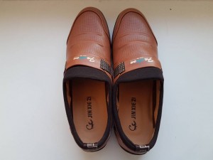 Отдам даром мужскую обувь ботинки 41 размер - 20180319_183404.jpg